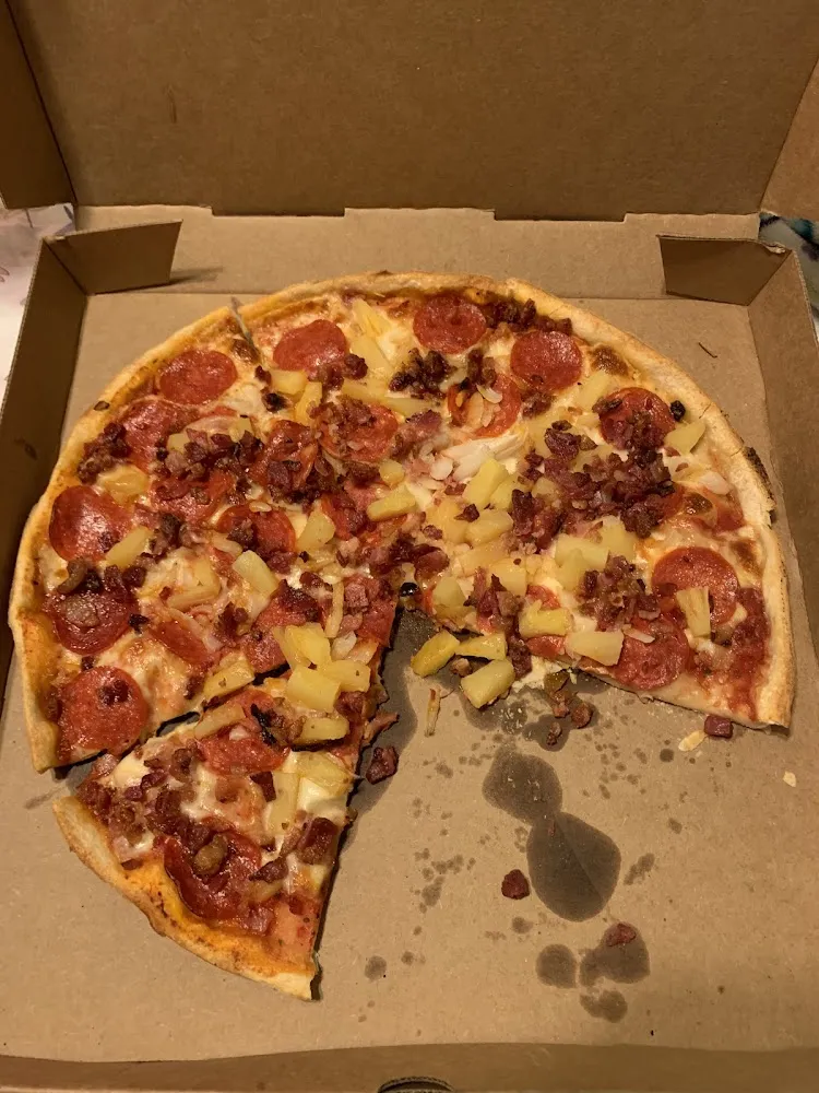 Large Pepperoni Pizza w Pineapple Onion Bacon